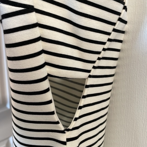 WINDSOR V NECK BLACK AND WHITE STRIPED SOFT KNIT MINI DRESS W/ CUTOUTS JR S - Picture 12 of 12